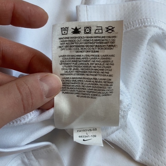 Men’s Nike Red and White shirt - Picture 5 of 7